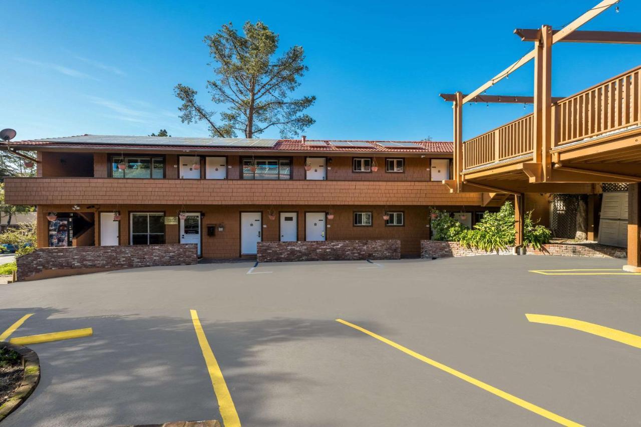 Clarion Collection Carmel Oaks Inn Esterno foto