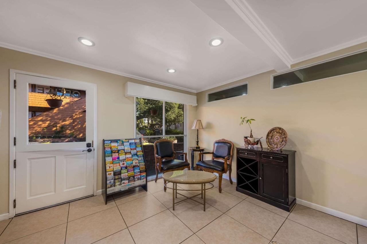 Clarion Collection Carmel Oaks Inn Esterno foto