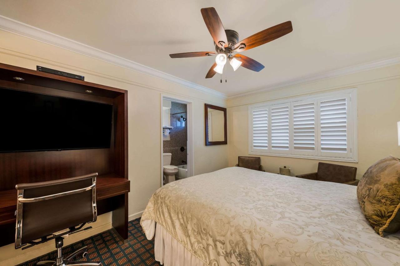 Clarion Collection Carmel Oaks Inn Esterno foto