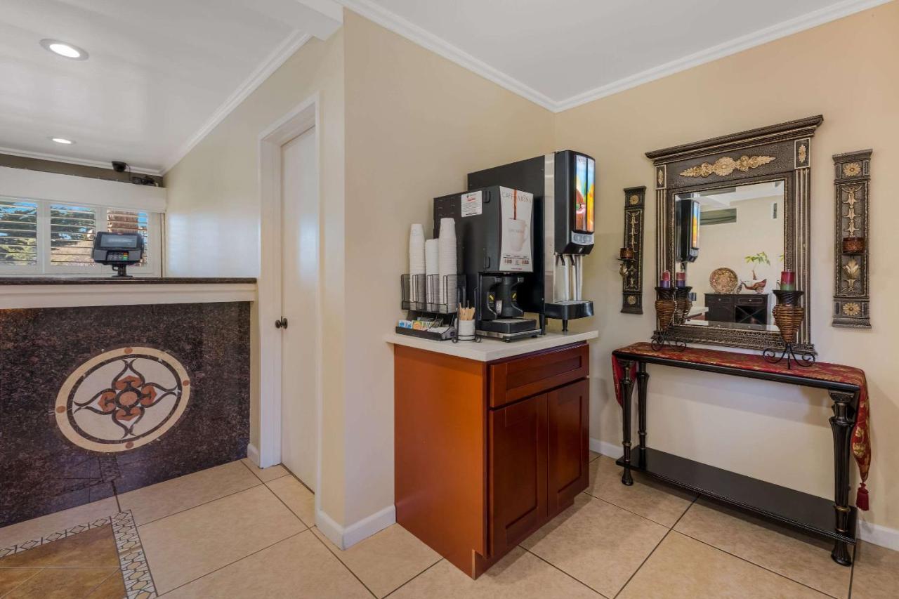 Clarion Collection Carmel Oaks Inn Esterno foto