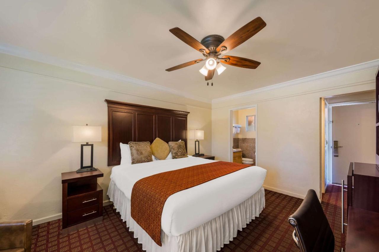 Clarion Collection Carmel Oaks Inn Esterno foto