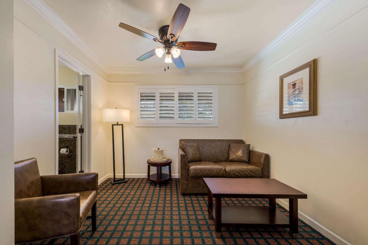 Clarion Collection Carmel Oaks Inn Esterno foto