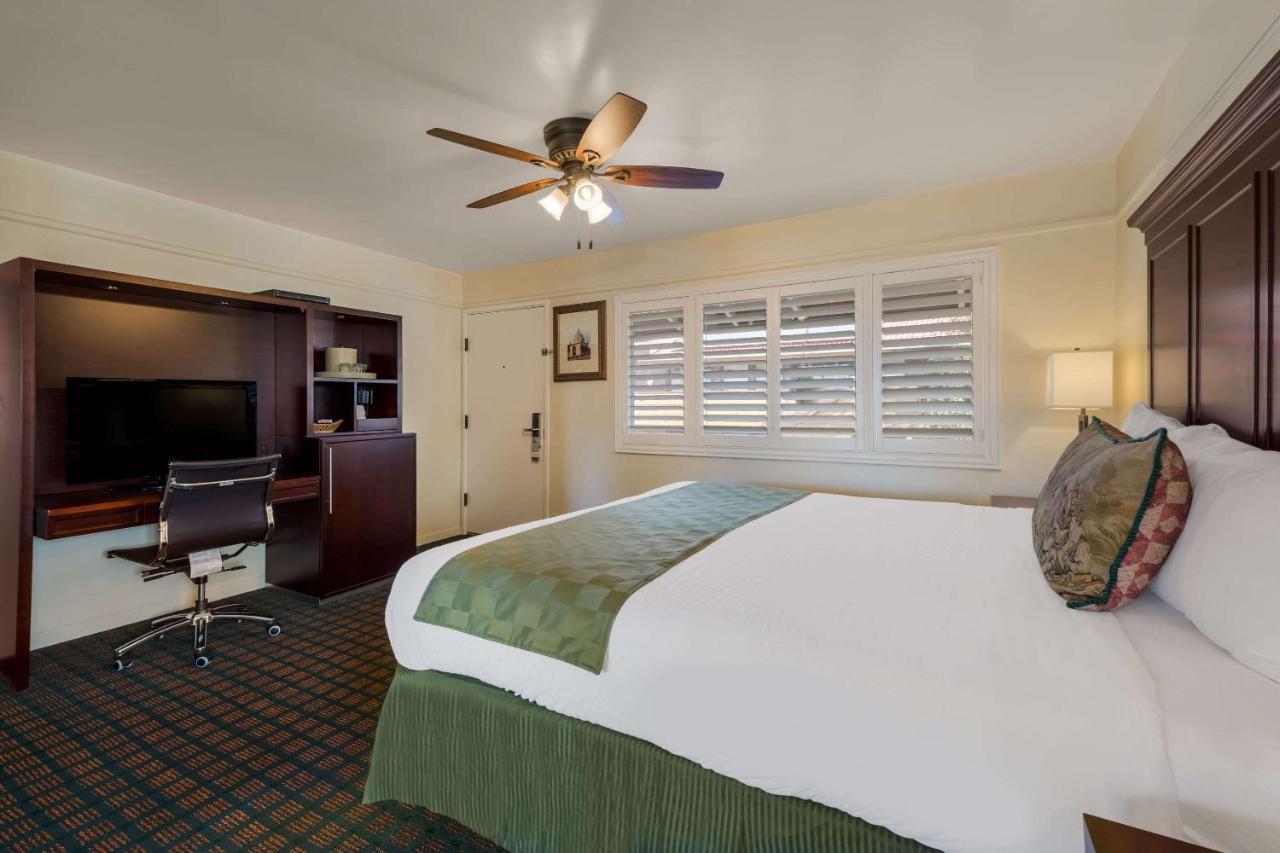 Clarion Collection Carmel Oaks Inn Esterno foto