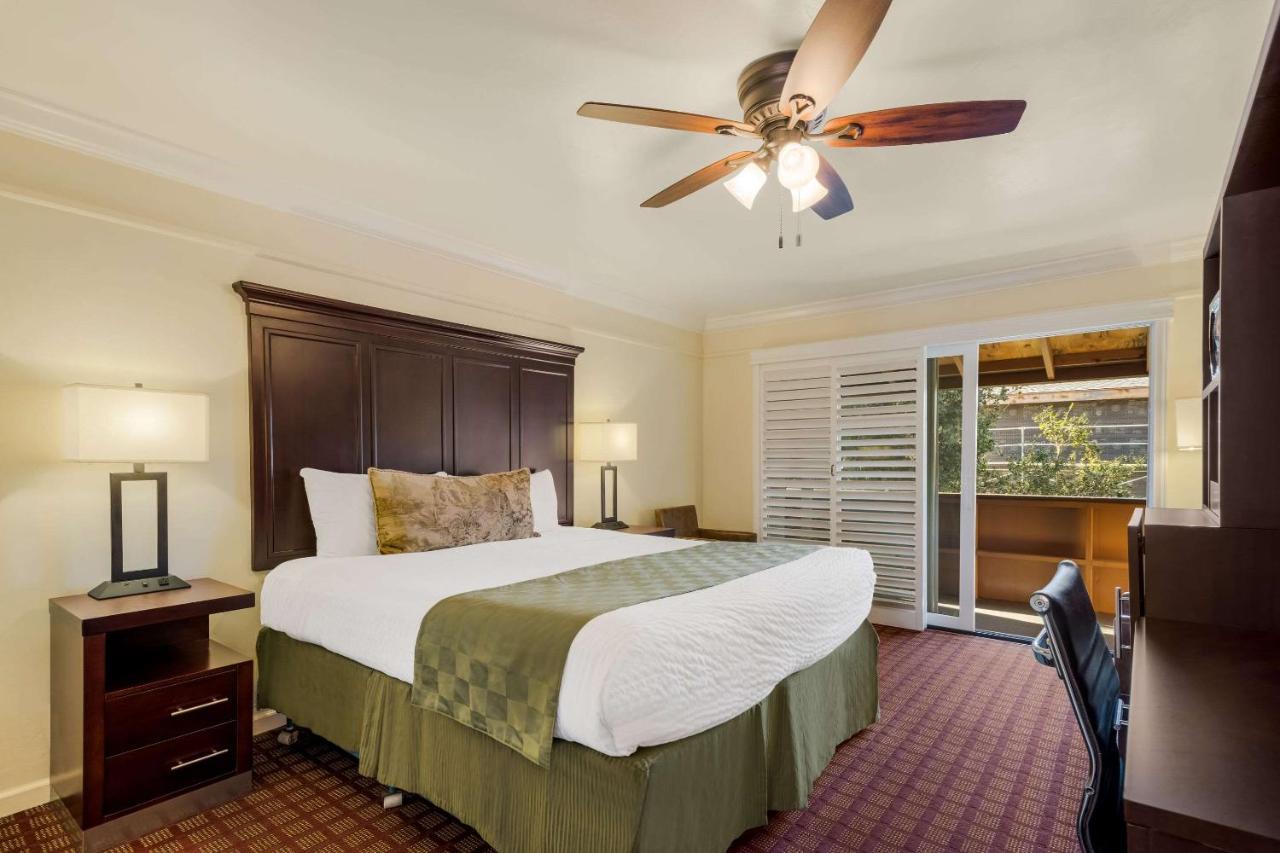 Clarion Collection Carmel Oaks Inn Esterno foto