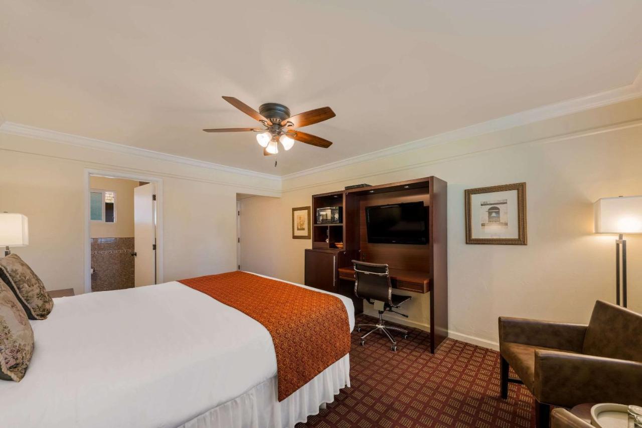 Clarion Collection Carmel Oaks Inn Esterno foto
