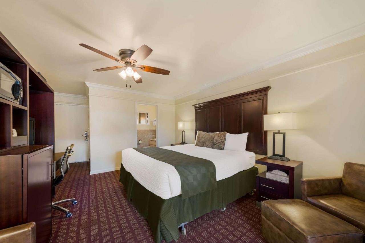 Clarion Collection Carmel Oaks Inn Esterno foto