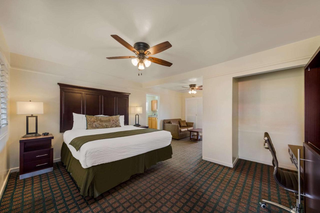 Clarion Collection Carmel Oaks Inn Esterno foto