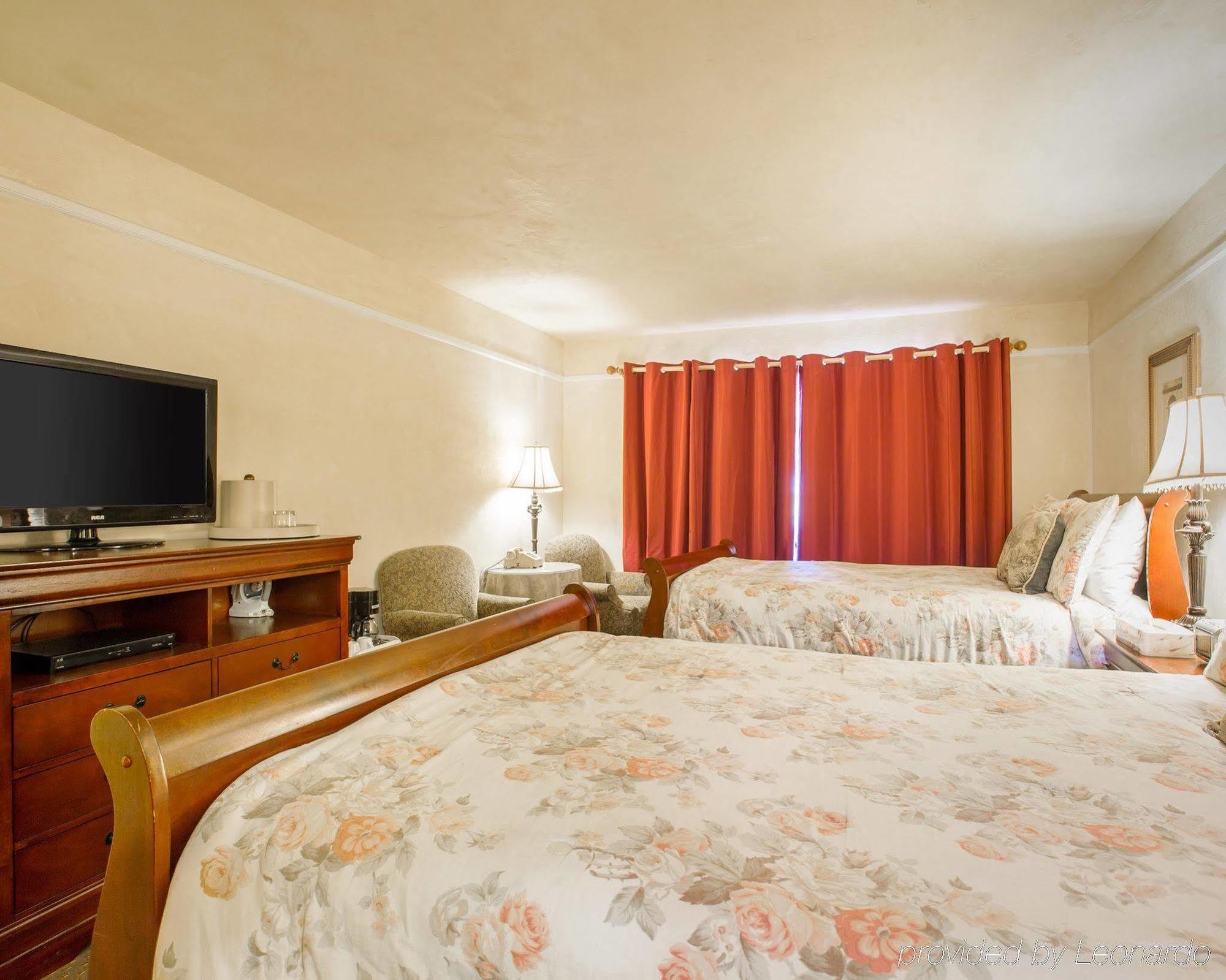 Clarion Collection Carmel Oaks Inn Esterno foto