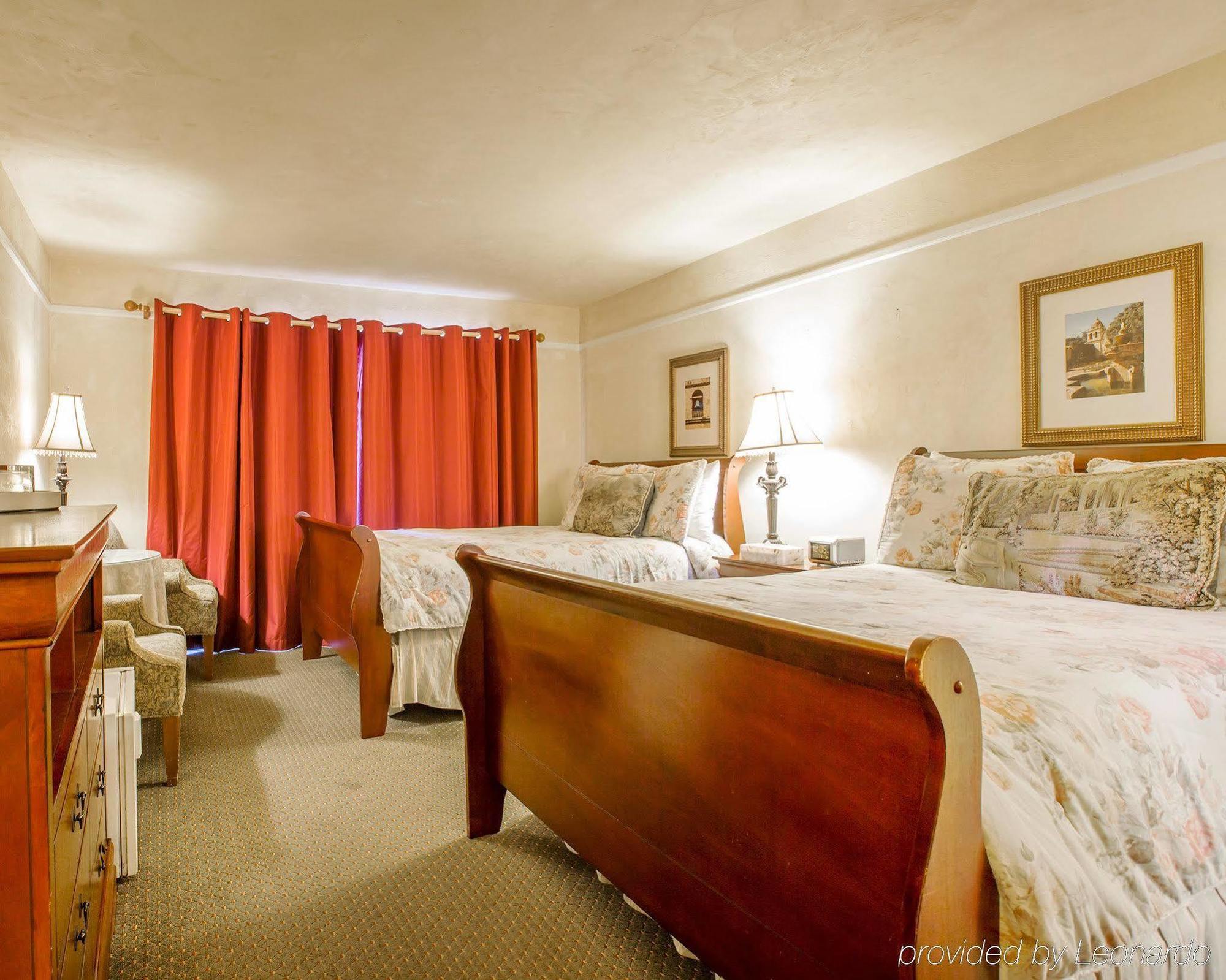 Clarion Collection Carmel Oaks Inn Esterno foto