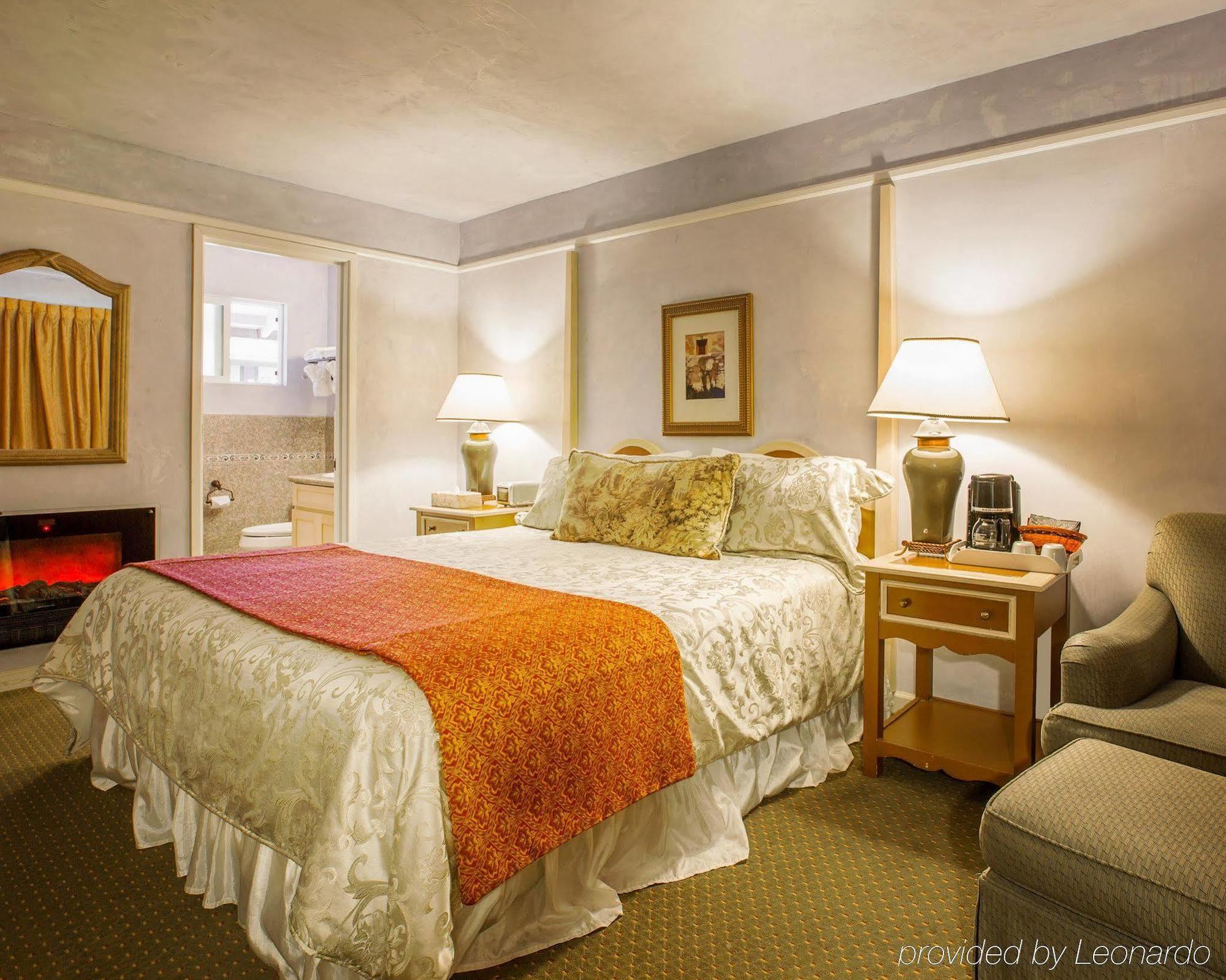 Clarion Collection Carmel Oaks Inn Esterno foto