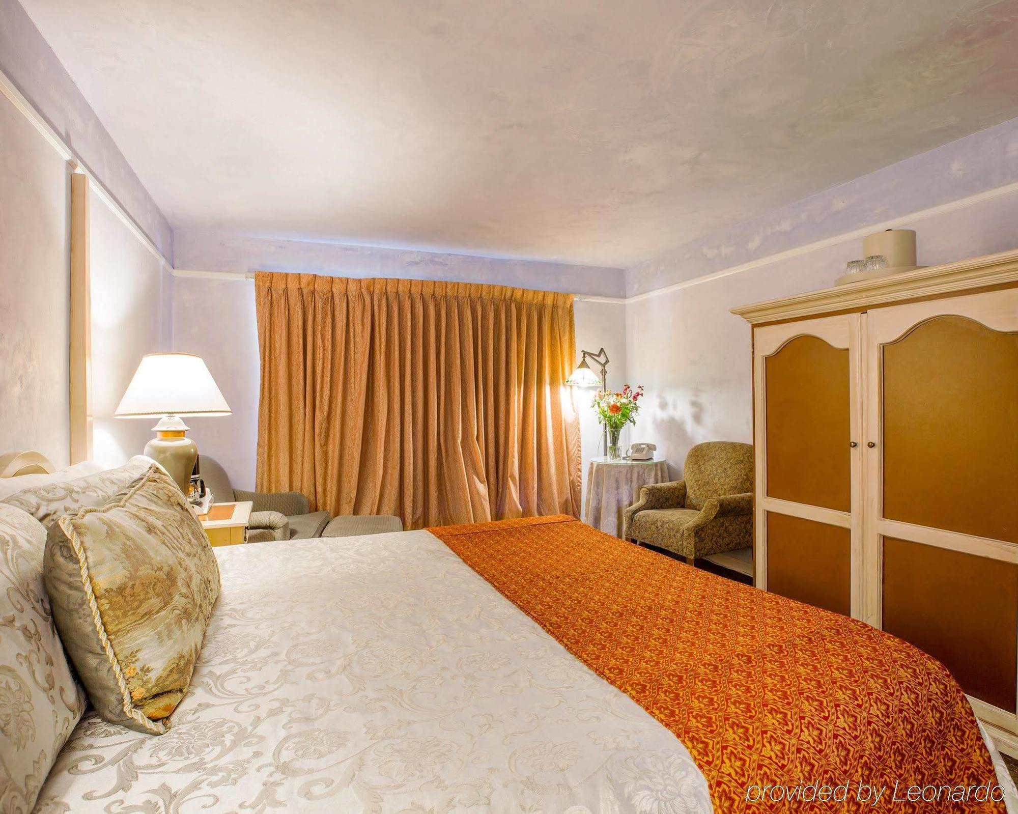 Clarion Collection Carmel Oaks Inn Esterno foto