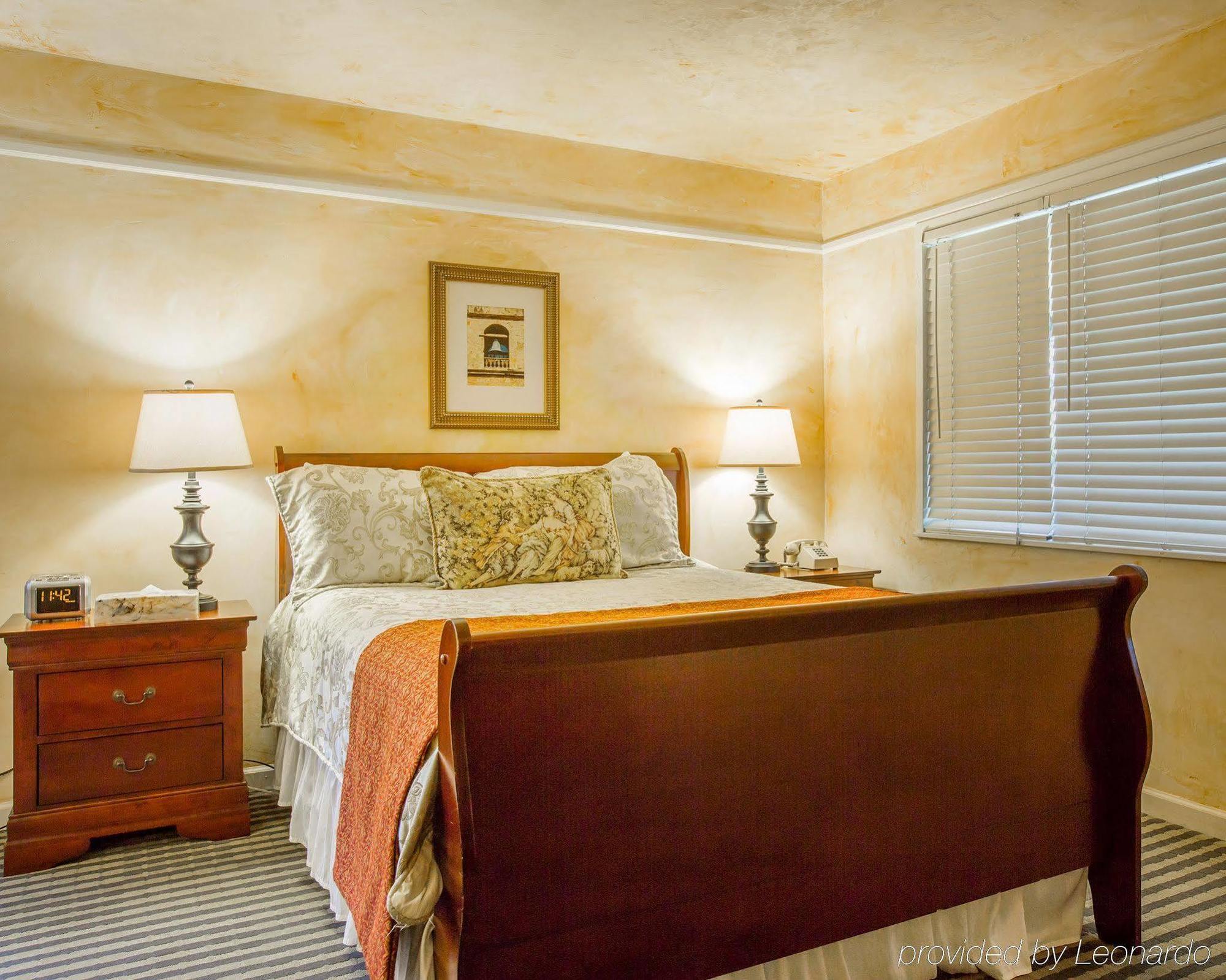 Clarion Collection Carmel Oaks Inn Esterno foto
