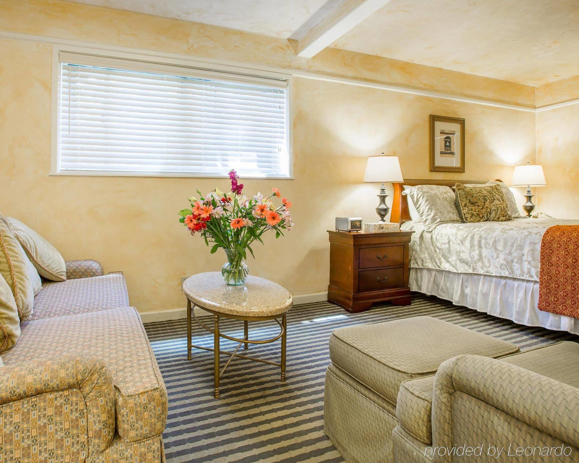 Clarion Collection Carmel Oaks Inn Esterno foto