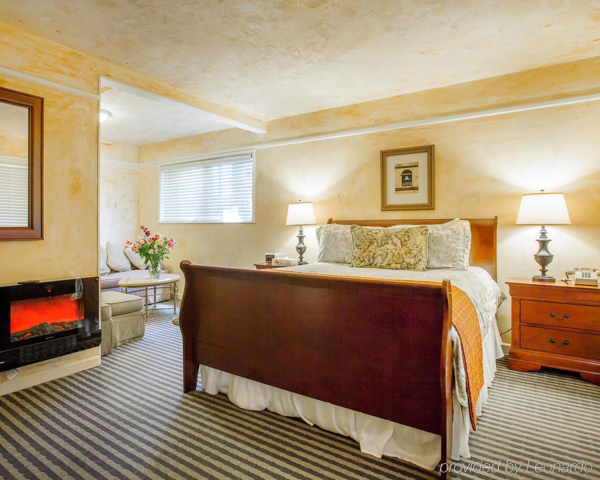 Clarion Collection Carmel Oaks Inn Esterno foto