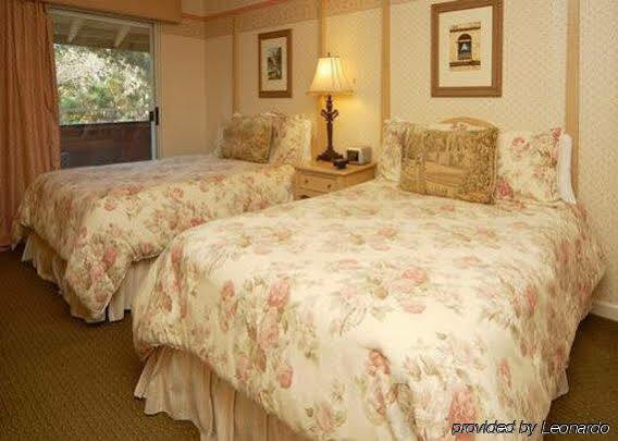 Clarion Collection Carmel Oaks Inn Esterno foto